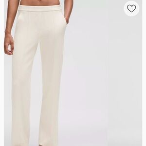 Softstreme Pintuck Mid-Rise Pant
Regular Lululemon